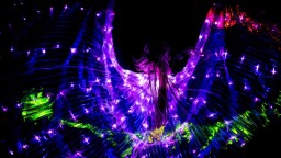 Interaktive Show des Underground Black Light Theatre in Prag: Bilder der Liebe